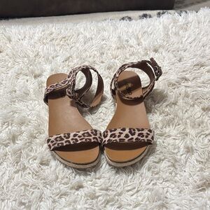 Chic Leopard Print Sandals